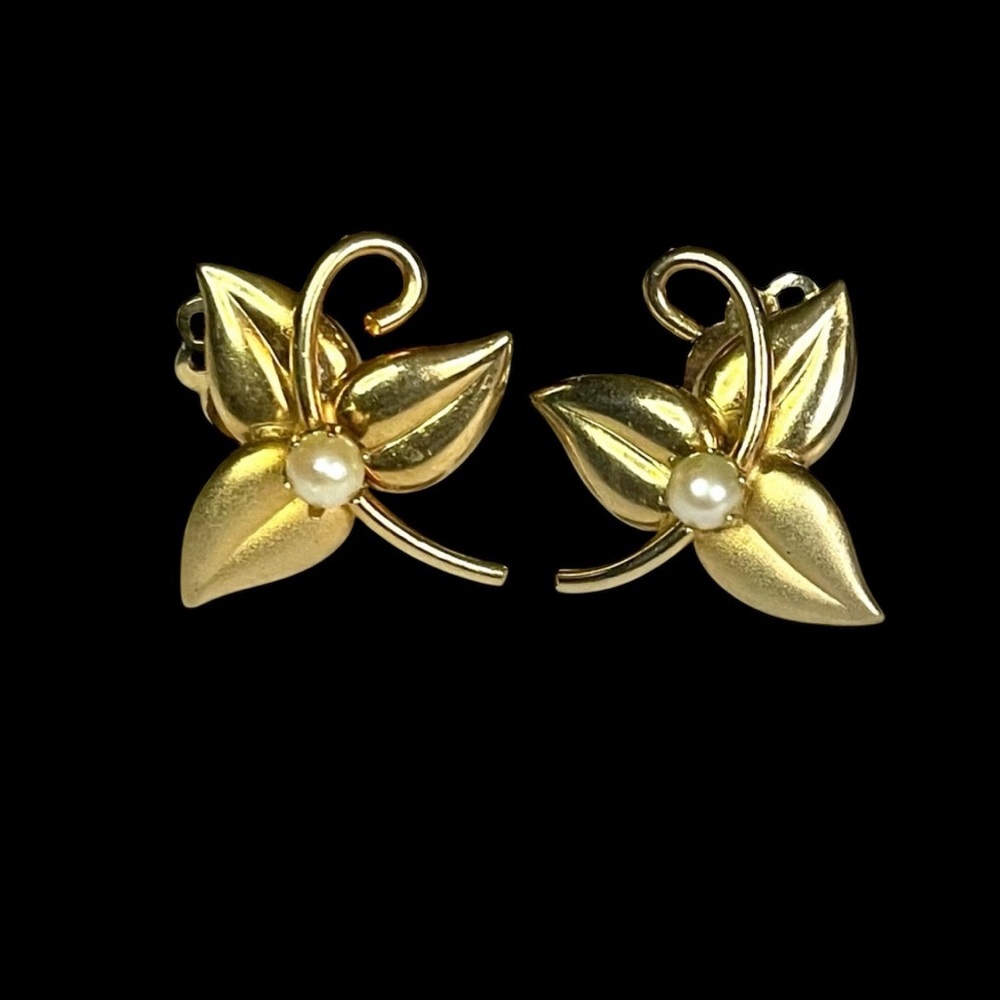 Vtg Cultured Oyster Pearls and Gold Tone Flora Clip Earrings NOS New Old Stock - Picture 2 of 10